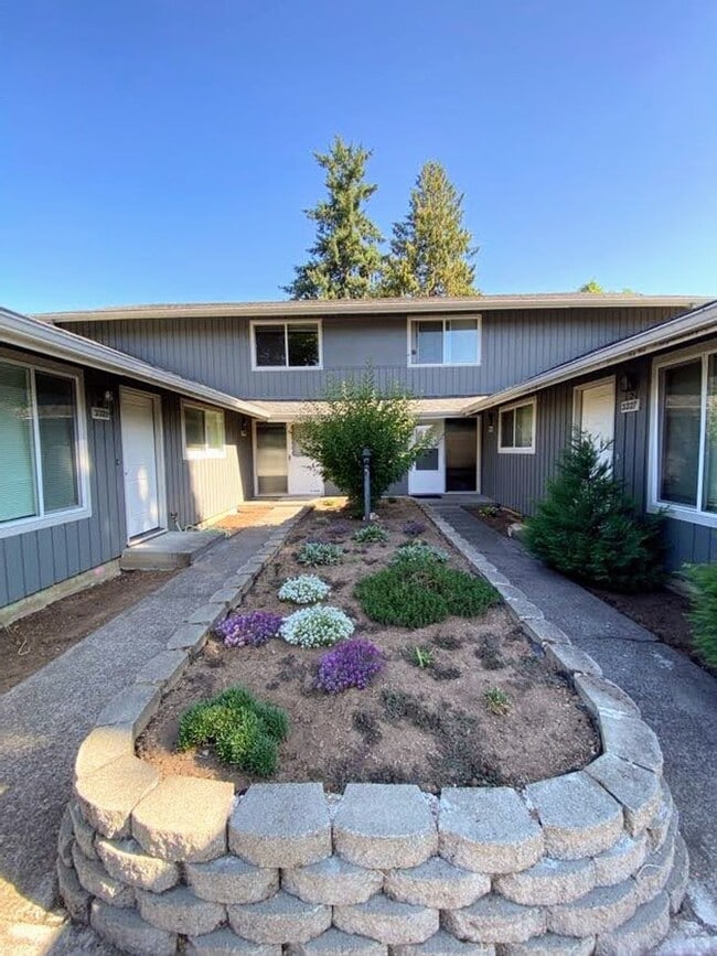 property at 3327 SE Maple St
