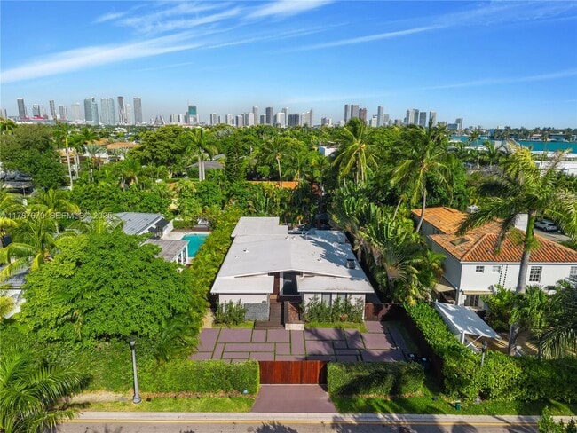 122 E 2nd Ct in Miami Beach, FL - Building Photo - Building Photo
