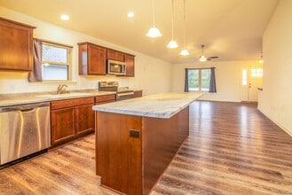 501 Cobblestone Way in Watertown, WI - Building Photo - Building Photo