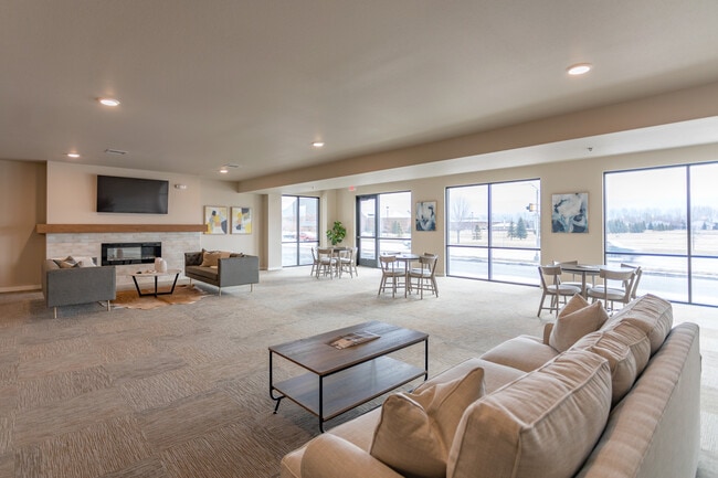 Whispering Creek Apartments in Fargo, ND - Foto de edificio - Interior Photo