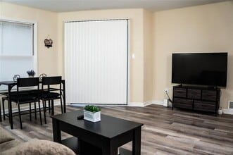 1600 Oakpoint Dr SW in Marietta, GA - Building Photo - Building Photo