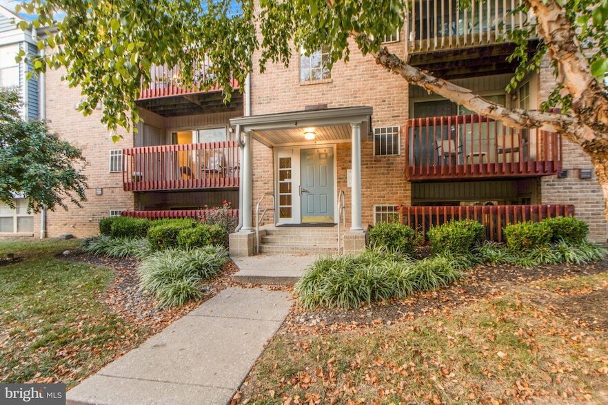 4 Banyan Wood Ct, Unit 201 in Baltimore, MD - Foto de edificio