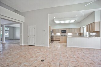 8052 Marbella Cir in Las Vegas, NV - Building Photo - Building Photo