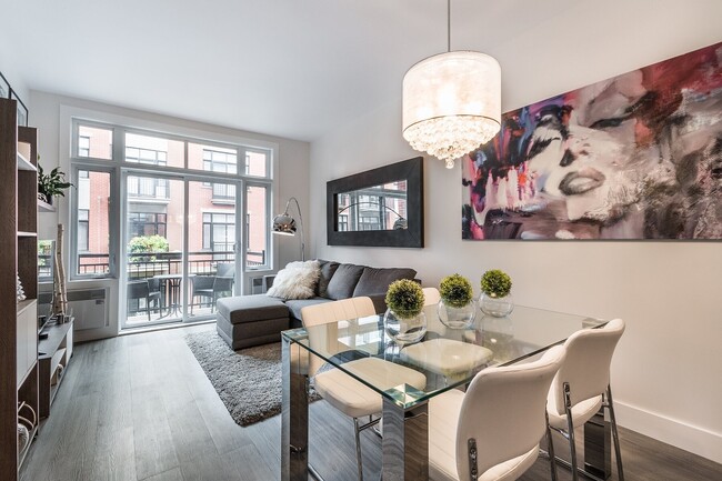 2276 Rue Victoria in Lachine, QC - Building Photo - Building Photo