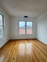 554 Main St, Unit 2 in Wakefield, MA - Foto de edificio - Building Photo