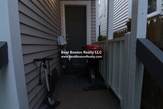 429 Franklin St, Unit 1R in Cambridge, MA - Building Photo - Building Photo