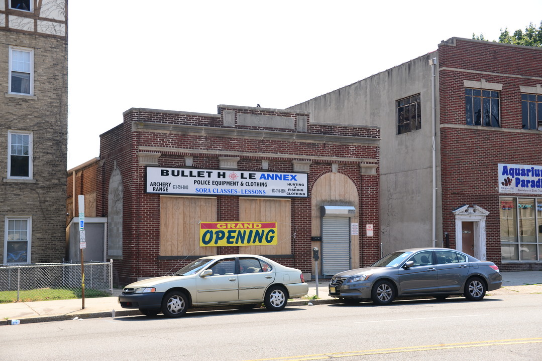 240-242 Washington Ave in Belleville, NJ - Building Photo