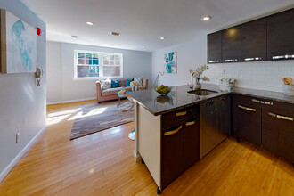 Aspen Village Apartments in Philadelphia, PA - Building Photo - Interior Photo