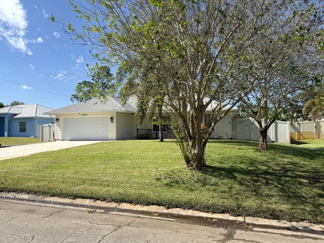 1835 17th Ave SW in Vero Beach, FL - Building Photo - Building Photo