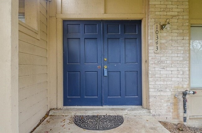 property at 10343 Huntington Pl Dr