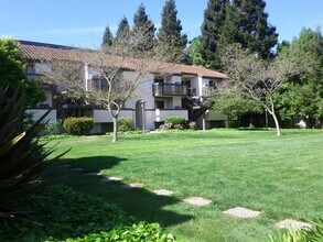 612 San Conrado Ter, Unit 4 in Sunnyvale, CA - Foto de edificio - Building Photo