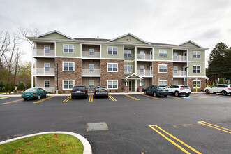 Legends at Whitney Town Center -55+ community in Fairport, NY - Foto de edificio - Building Photo