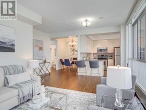225-3225 Webb Dr in Mississauga, ON - Building Photo - Building Photo