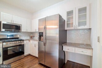 4651 Longstreet Ln in Alexandria, VA - Building Photo - Building Photo