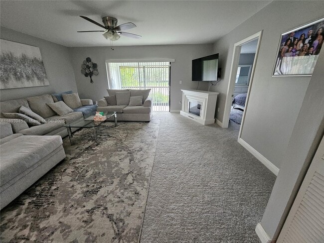 8600 NW 34th Pl in Sunrise, FL - Building Photo - Building Photo