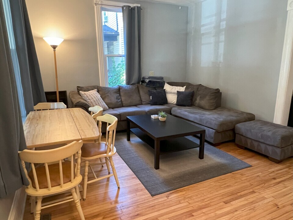 1100 15th Ave SE, Unit 1 in Minneapolis, MN - Building Photo