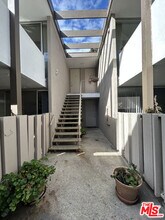 833 Moraga Dr in Los Angeles, CA - Building Photo - Building Photo