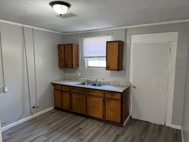 1077 Jessamine St in Macon, GA - Building Photo - Building Photo