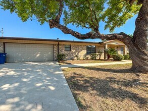 610 Creek Dr in New Braunfels, TX - Building Photo - Building Photo