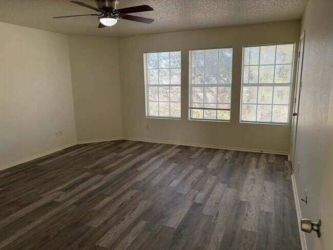 3152 Heritage Ln in Forest Hill, TX - Foto de edificio - Building Photo