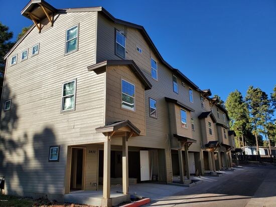 2430 W Pikes Peak Dr in Flagstaff, AZ - Foto de edificio - Building Photo