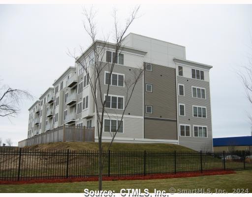 400 Bank St in New London, CT - Building Photo