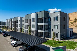 The Overlook at Keystone Canyon in Reno, NV - Foto de edificio - Building Photo