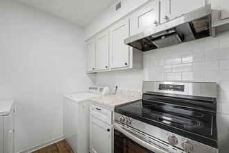 203 Jefferson St in Lowell, AR - Building Photo - Building Photo