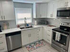 2520 Ridgeway Ave in West Palm Beach, FL - Building Photo - Building Photo