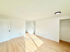 7422 NE Hazel Dell Ave in Vancouver, WA - Building Photo - Building Photo