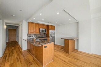 7151 E Rancho Vista Dr in Scottsdale, AZ - Building Photo - Building Photo