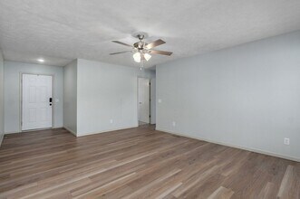 205 Smalley St in Nixa, MO - Building Photo - Building Photo