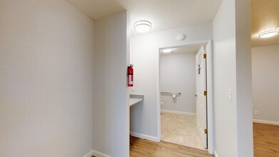 3462 Bechelli Ln-Unit -B in Redding, CA - Building Photo - Building Photo