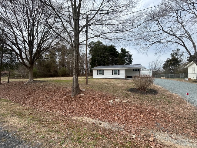 1016 Boyd Allman Rd in Mount Pleasant, NC - Foto de edificio - Building Photo