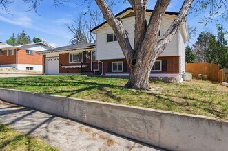1415 Holmes Dr in Colorado Springs, CO - Building Photo - Building Photo
