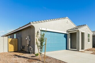17484 W Sunnyslope Ln in Waddell, AZ - Foto de edificio - Building Photo
