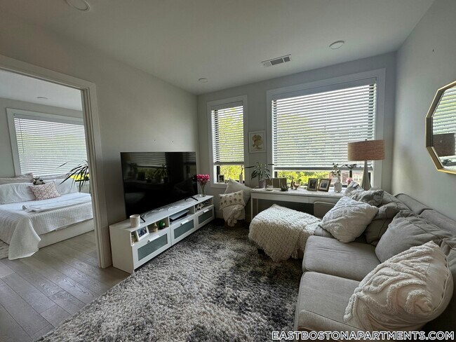 152 Liverpool St in Boston, MA - Foto de edificio - Building Photo