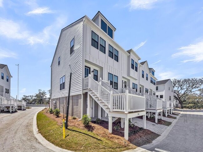 4275 O'Hear Ave in North Charleston, SC - Foto de edificio - Building Photo