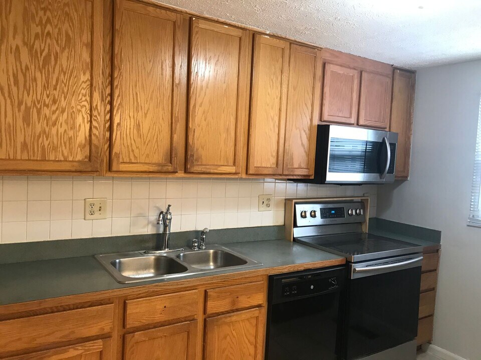 12401 Windbrook Dr in Clinton, MD - Building Photo