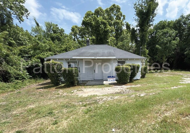 property at 913 Glenn St