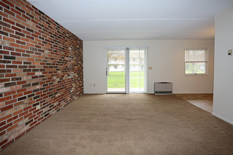 Colonial Manor Apartments in Watertown, NY - Building Photo - Interior Photo