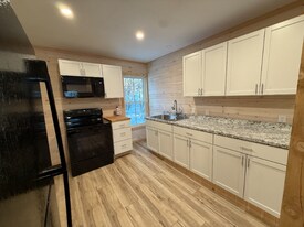 41 Knapp St in Livermore Falls, ME - Building Photo