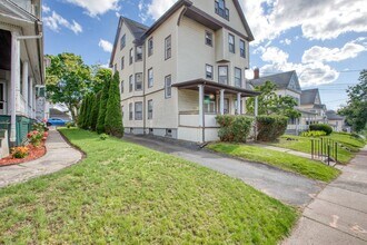 325 Chestnut St in New Britain, CT - Building Photo - Building Photo