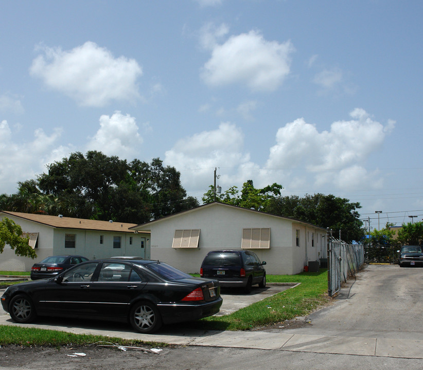 Garfield St in Hollywood, FL - Building Photo