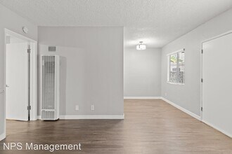 539 E 11th St in Long Beach, CA - Foto de edificio - Building Photo