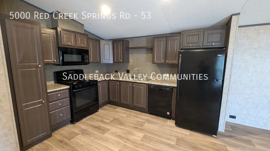 5000 Red Creek Springs Rd in Pueblo, CO - Foto de edificio
