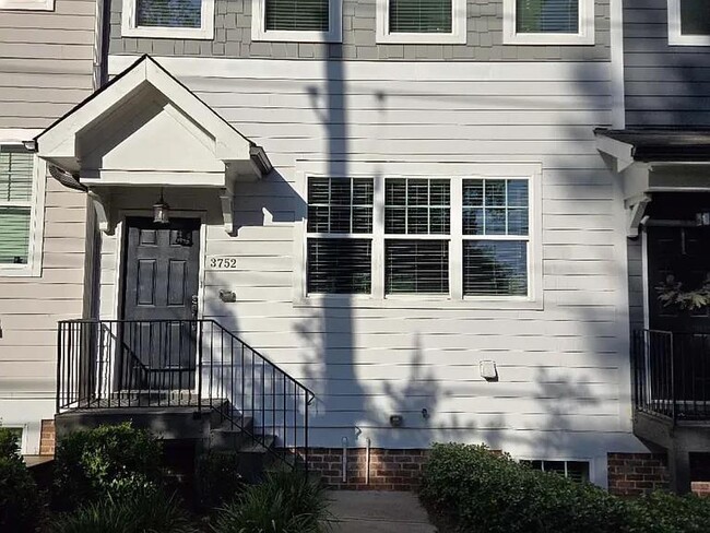 property at 3752 Oxford Cir