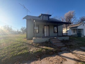 601 N Grandview St in Hutchinson, KS - Building Photo