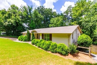 3014 Skyland Dr NE in Chamblee, GA - Building Photo - Building Photo
