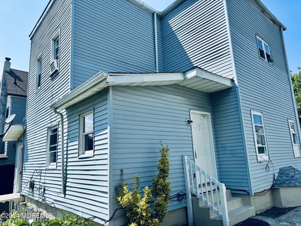 512 Sewall Ave in Asbury Park, NJ - Foto de edificio